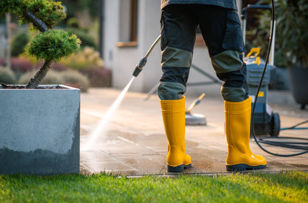 Best Commercial Pressure Washing  in Mequon, WI